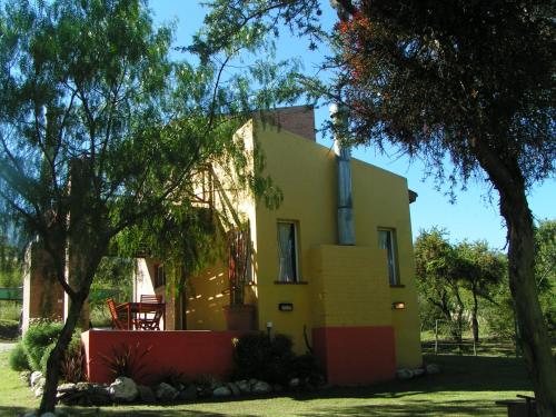 El edificio en el que está el complejo de cabañas