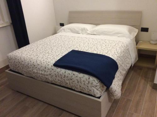 a bed with a blue blanket on top of it at La Tegola in Como