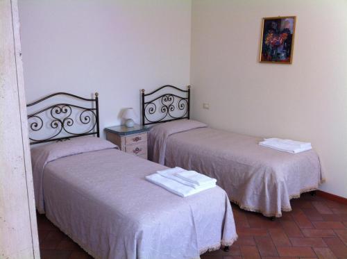 a room with two beds with towels on them at BB Mambrotta in San Martino Buon Albergo