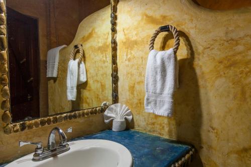 Koupelna v ubytování Blue Angel Resort