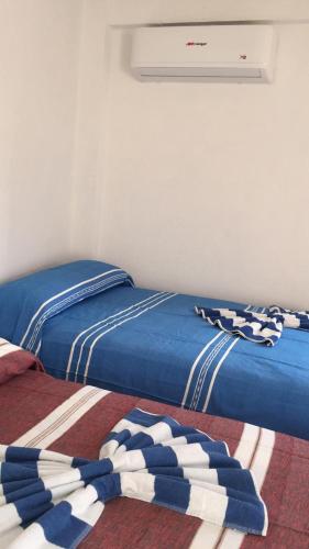 two beds sitting next to each other in a room at Pie de Playa la Ropa in Zihuatanejo