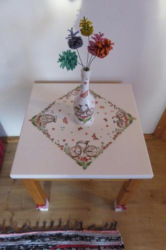 a white table with a vase on top of it at Holiday home at Aquapark Tatralandia in Liptovský Mikuláš