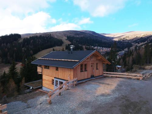 an aerial view of a house in the mountains at Jagdhütte in Lachtal