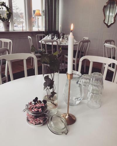 a candle sitting on top of a white table at Hotell Taberg in Taberg