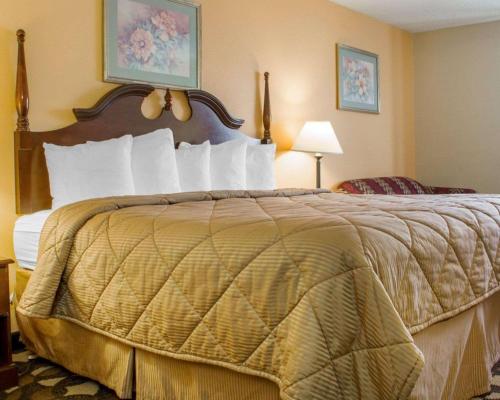 Ένα ή περισσότερα κρεβάτια σε δωμάτιο στο Quality Inn Broken Arrow - Tulsa