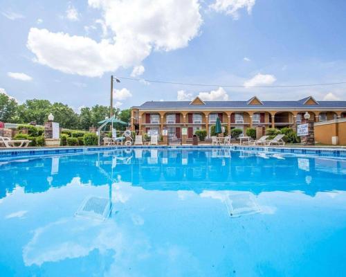 a large swimming pool in front of a hotel at Quality Inn Greenwood Hwy 25 in Greenwood
