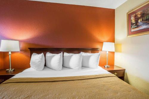 Postel nebo postele na pokoji v ubytování Quality Inn Gaffney I-85