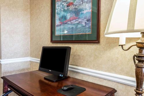 a desk with a laptop computer and a lamp at Quality Inn Kingsport in Kingsport