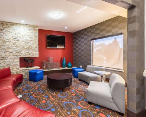 a living room with a couch and a flat screen tv at Econo Lodge Inn & Suites East Houston I-10 in Houston