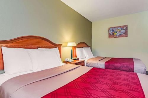 Cama o camas de una habitación en Econo Lodge Lexington Downtown near I-81