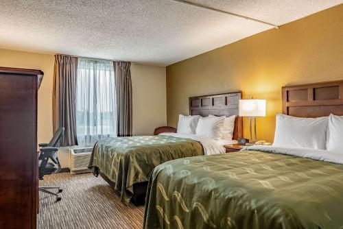 Postel nebo postele na pokoji v ubytování Quality Inn Bucyrus North