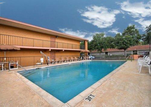 Piscina en o cerca de Quality Inn near Blue Spring