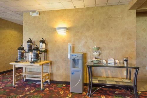 Quality Inn Fairmont – Photos 5
