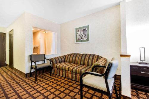 Posezení v ubytování Quality Inn Monee I-57