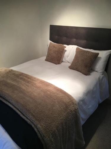 Postel nebo postele na pokoji v ubytování Dunnottar Cottage