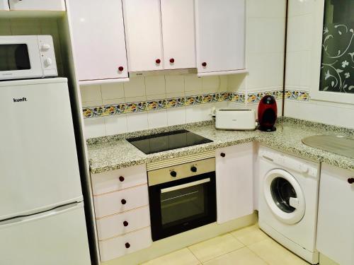 Apartment Aguila Real 2 tesisinde mutfak veya mini mutfak