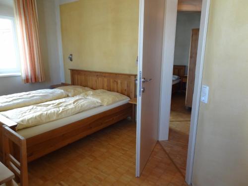 מיטה או מיטות בחדר ב-Ferienwohnungen Veit