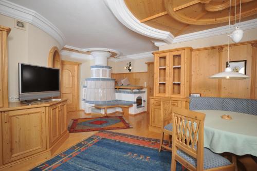 Μια τηλεόραση ή/και κέντρο ψυχαγωγίας στο Apartments Tirolerhaus