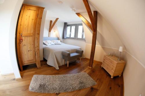a bedroom with a bed and a wooden floor at Lieblingswohnung im Elbtal in Coswig