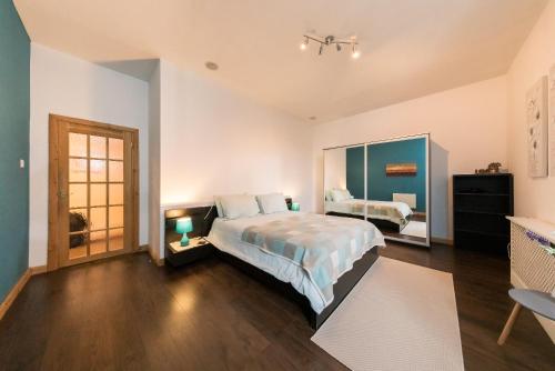 Gallery image of Large City Centre Apartment in Perth