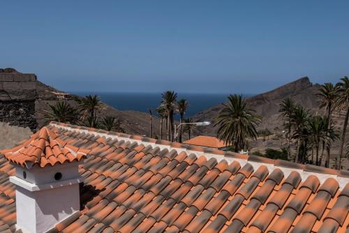 a roof of a building with a view of the ocean at San Borondón in Alojera