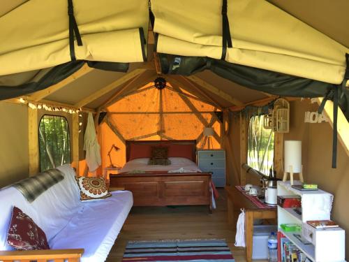 Posezení v ubytování Omarama Oasis - Permaculture Glamping