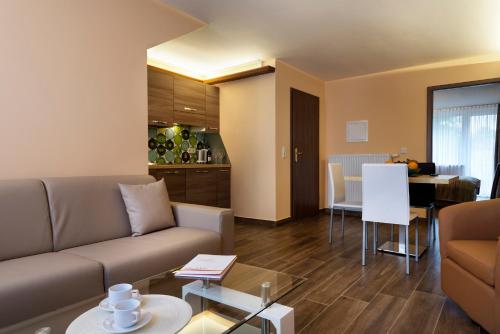a living room with a couch and a table at Casa da Vito in Bad Kissingen