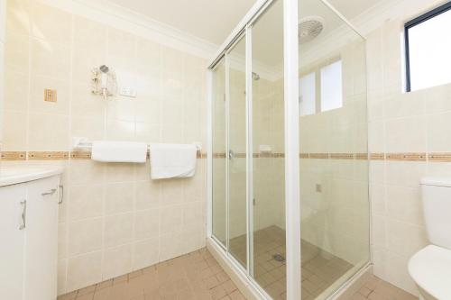a bathroom with a shower and a toilet at Hotel Forster in Forster