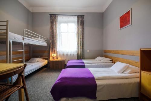 Postel nebo postele na pokoji v ubytování Red Carpet Hostel