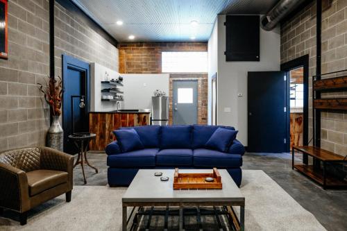 a living room with a blue couch and a table at The Nelson Inn in Sheridan