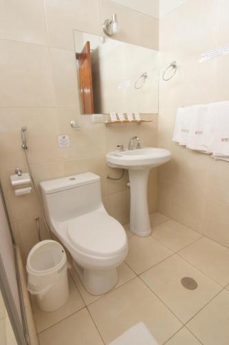 Bilik mandi di Hotel Rio Mayo