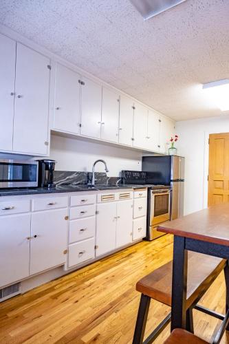 Una cocina o cocineta en The Nelson Inn