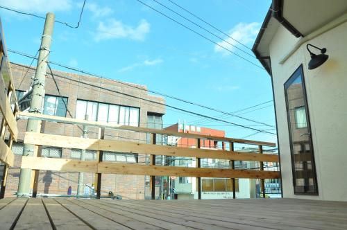 a wooden fence in front of a building at Ise Guest House Kazami in Ise