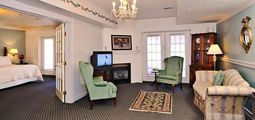 A seating area at Elk Forge Bed and Breakfast
