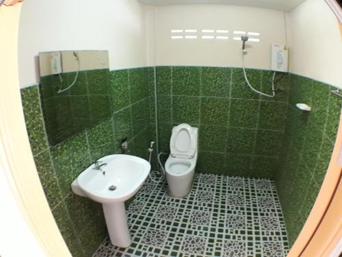 Ένα μπάνιο στο Riverside Palm Resort - Surat Thani