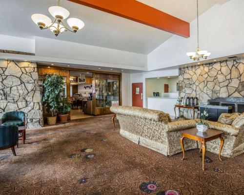 a living room with a couch and a stone wall at Econo Lodge Near Reno-Sparks Convention Center in Reno