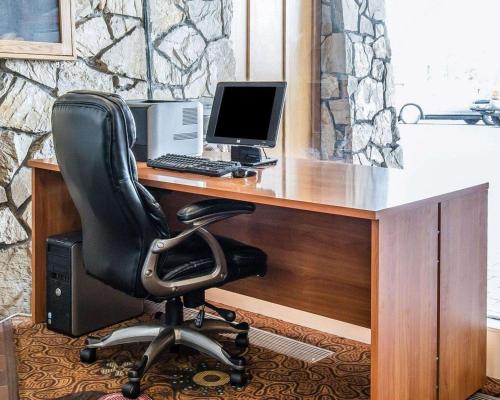 an office with a desk with a computer and a chair at Econo Lodge Near Reno-Sparks Convention Center in Reno