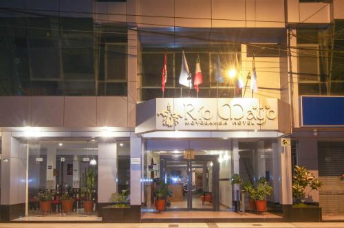 Muka bangunan atau pintu masuk Hotel Rio Mayo