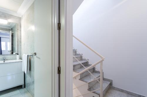 LR2 Private Terrace & Parking Right in the city Center