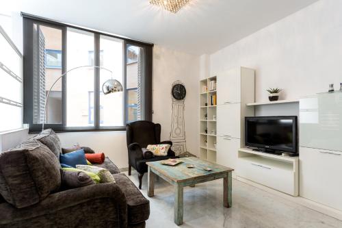LR2 Private Terrace & Parking Right in the city Center