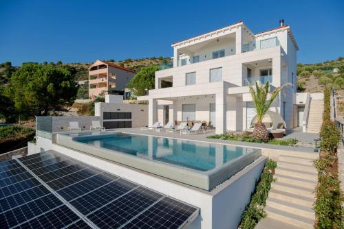 Fotografia z galérie ubytovania Luxury Villa Carpe Diem Paradise v Rogoznici