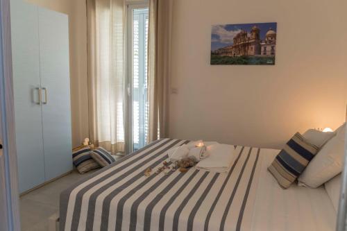a bedroom with a bed with a candle on it at MareinSicilia: Talia Residence in Sampieri