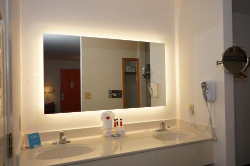 a bathroom with two sinks and a large mirror at Howard Johnson by Wyndham Salinas in Salinas