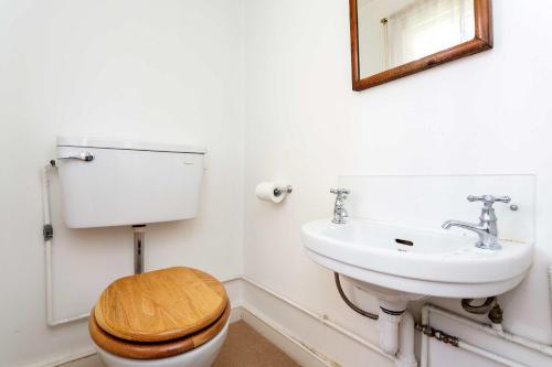 a bathroom with a toilet and a sink at Veeve - Sloane Square Hideaway in London