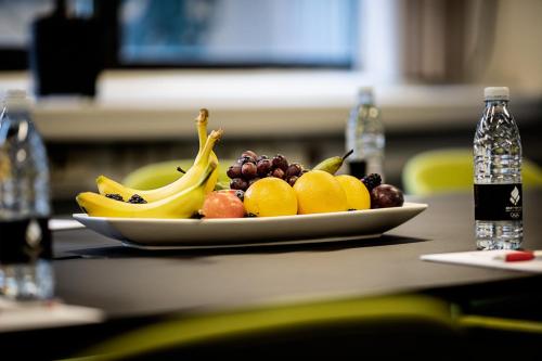 a plate of fruit sitting on a table at Idrættens Hus Hotel og Konference in Brøndbyvester