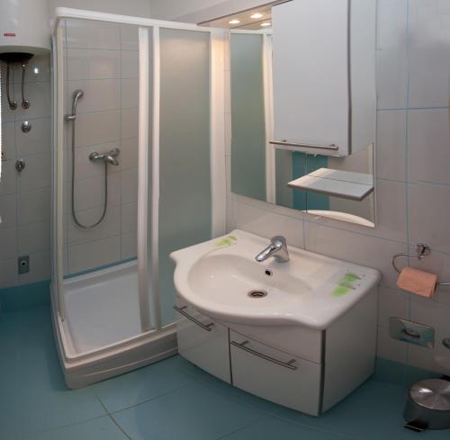 Koupelna v ubytování Apartments Klara