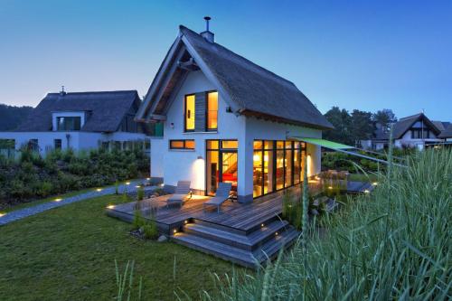 a house with a deck in the yard at Kapitänsweg 07 in Ostseebad Karlshagen