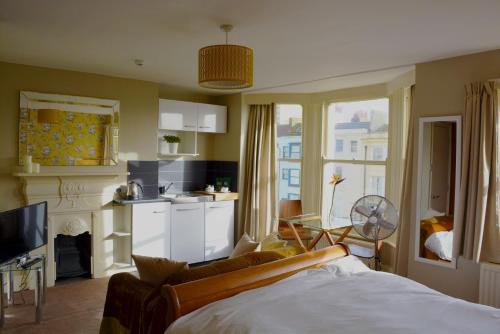 a room with a kitchen and a living room at Amherst Brighton in Brighton & Hove