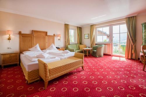 Postel nebo postele na pokoji v ubytování Hotel AlpenSchlössl