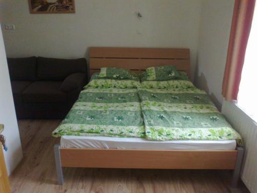 Postel nebo postele na pokoji v ubytování Szalay Vendégház